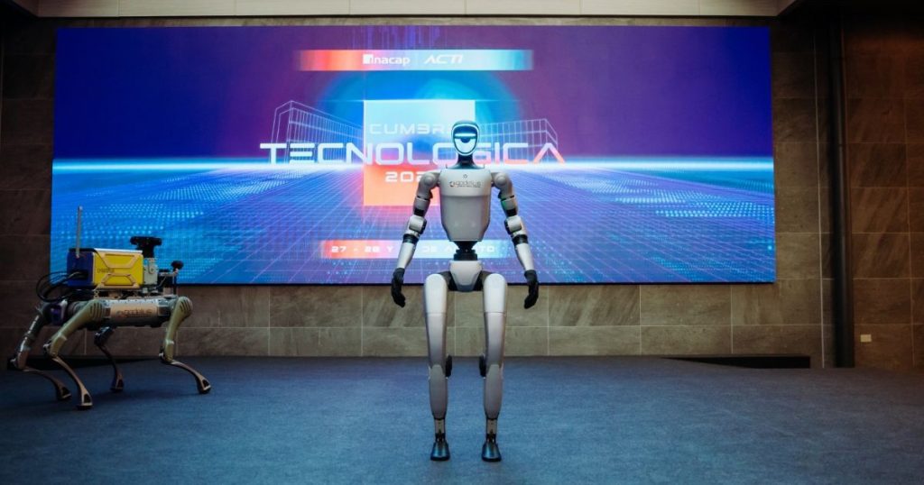 Robots humanoides, simuladores de F16 y metaverso marcan el inicio de la Cumbre Tecnológica INACAP y ACTI