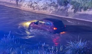 Conductora que aprendía a manejar con su pareja cayó al Canal San Carlos