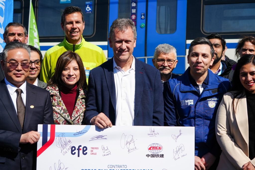 EFE firma contrato de obras superficiales del Tren Santiago - Batuco