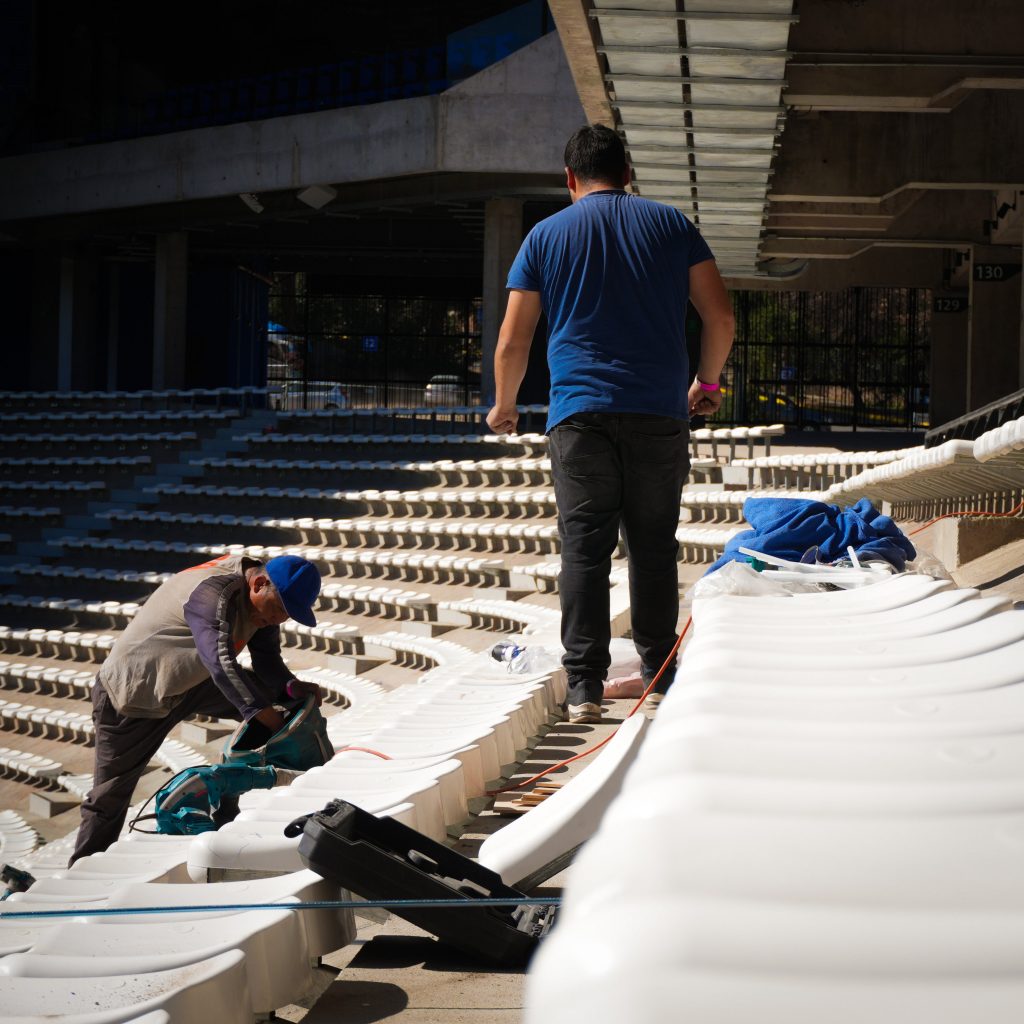 Estreno del Claro Arena marcado por destrozos: La UC denuncia a los responsables