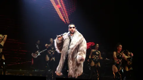 ¡Paren todo! Maluma detiene concierto para enfrentar a madre que llevó a su bebé