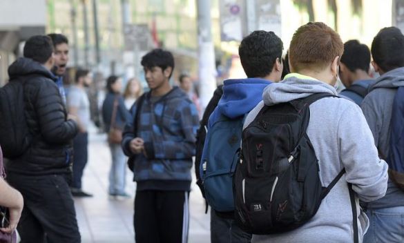 Ninis en aumento: Diputados piden urgencia a medidas para la inserción laboral de jóvenes