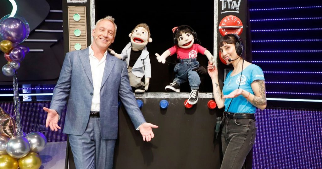 “¡Qué dice Chile!” celebra 4 años con títeres de Martín Cárcamo y Viviana Paulina