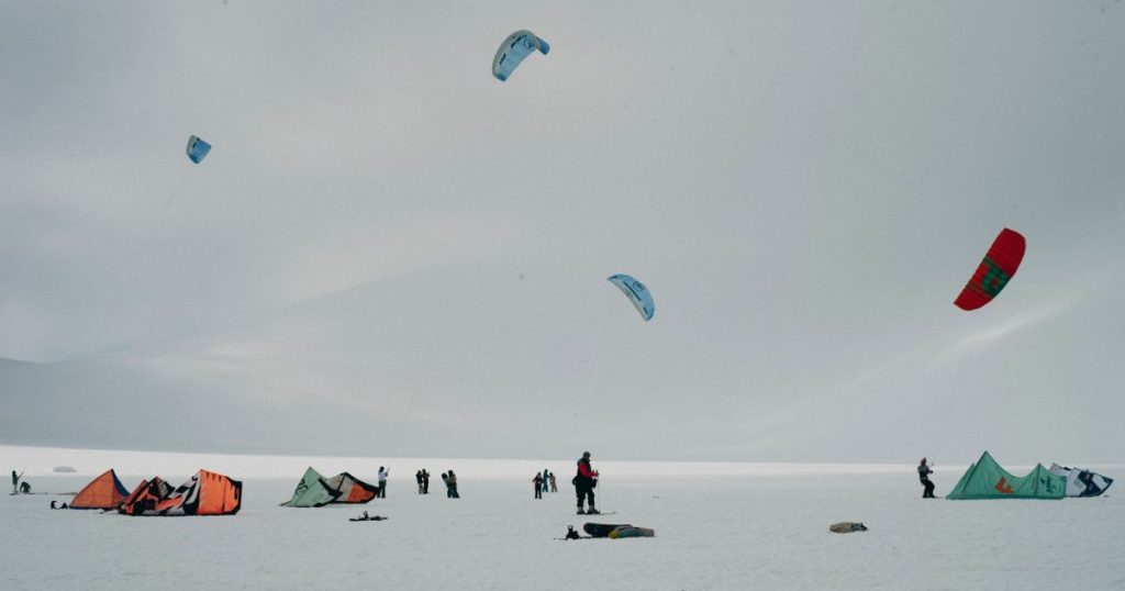 El “Snowkite Fest” vuelve al Centro de Ski Corralco con más adrenalina que nunca