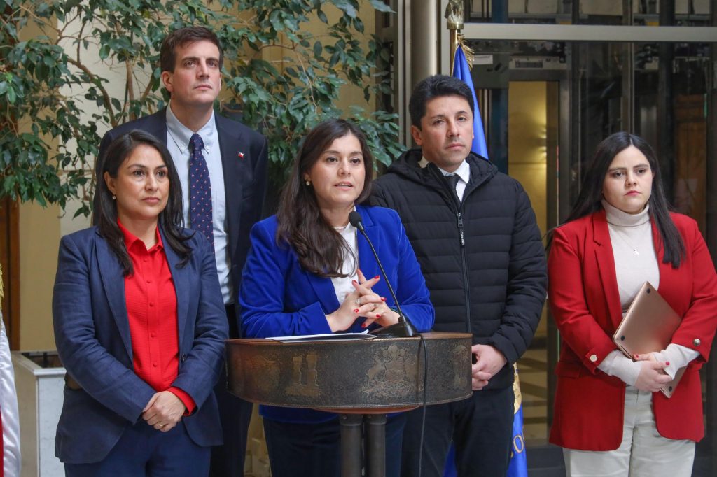 Proyecto de ley busca prohibir cirugías de cambio de sexo y hormonización en menores de edad