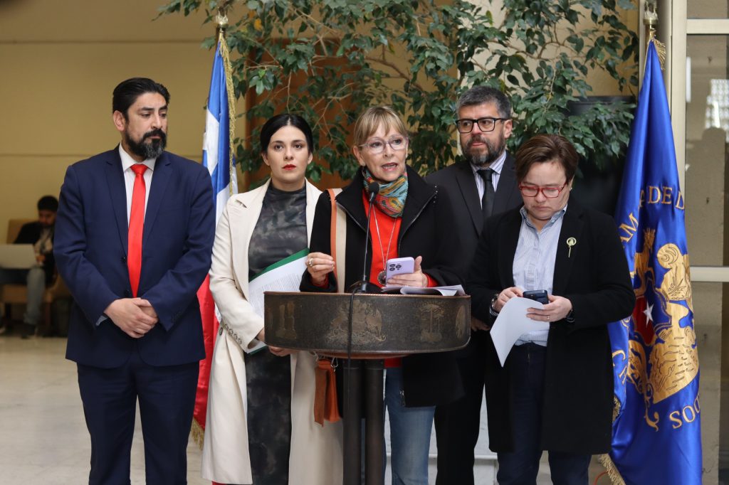 Parlamentarios emplazan al Gobierno por cuentas de luz: 