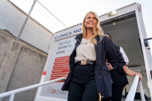 Fundación CARE de Cecilia Bolocco realiza alianza público-privada para apoyar salud oncológica en Quilpué