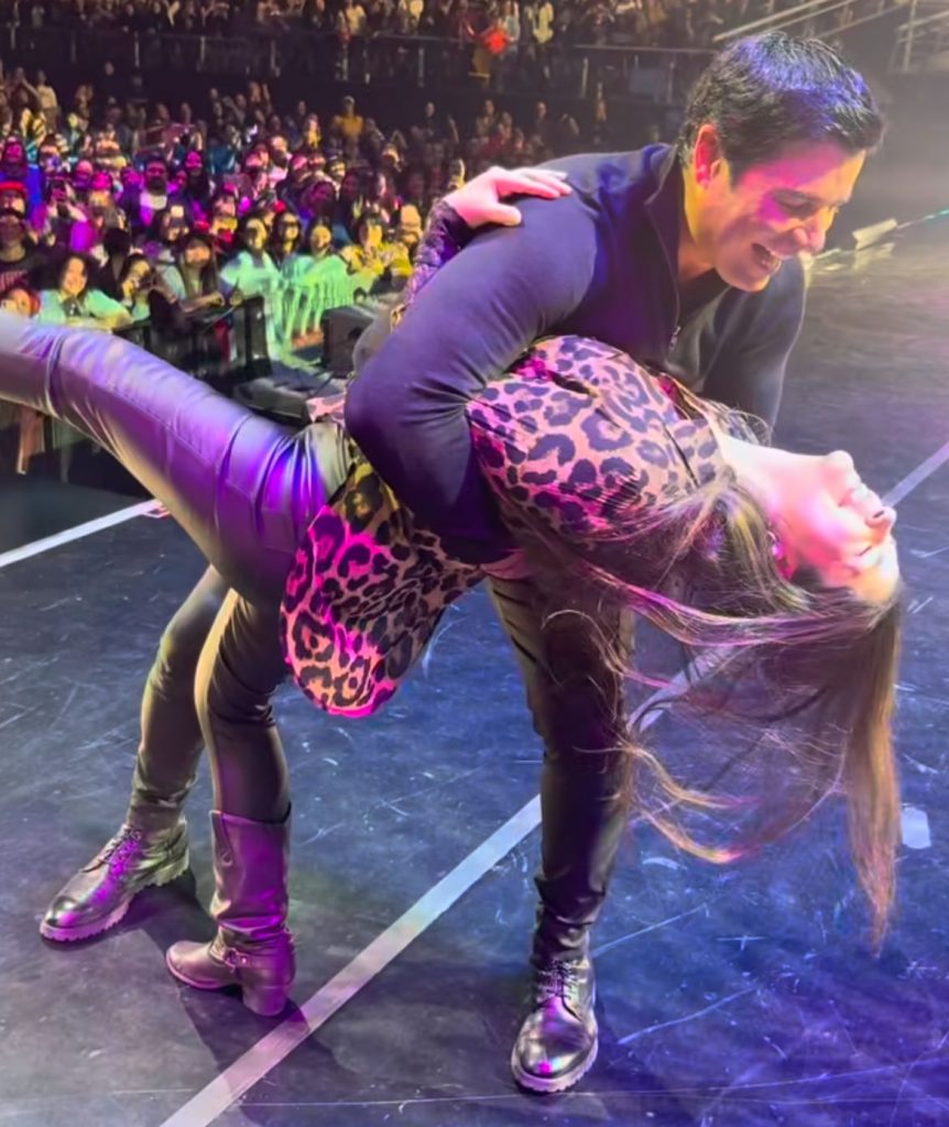 Momento viral: Fan llora de emoción al bailar con Chayanne en su regreso a Chile