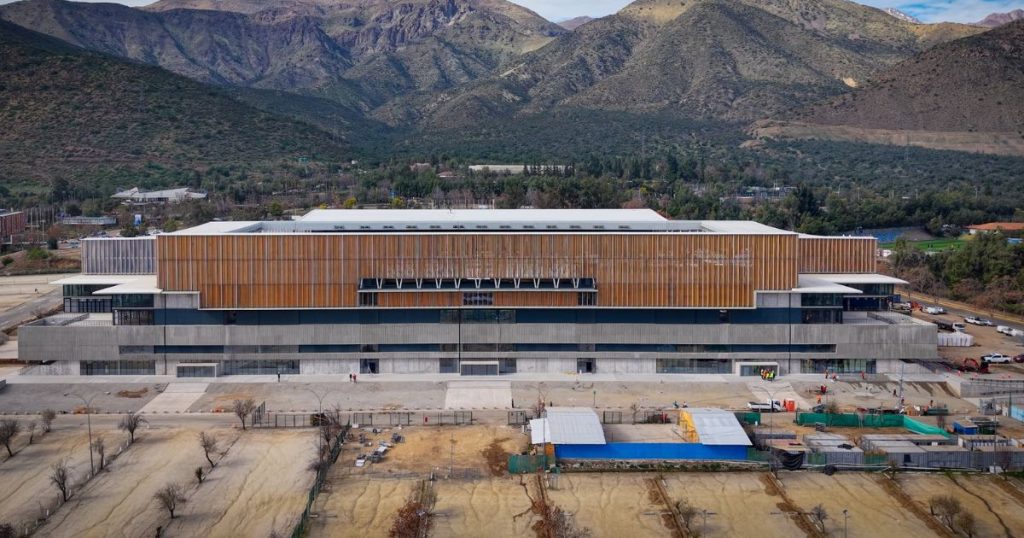 Delegación Presidencial autoriza al Claro Arena a recibir partidos profesionales y se acerca a su inauguración