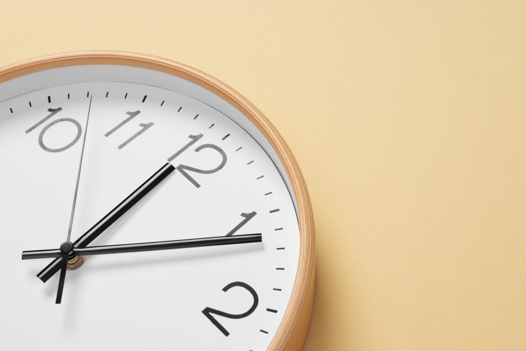 Relojes al día: Todo sobre el próximo cambio de hora en Chile