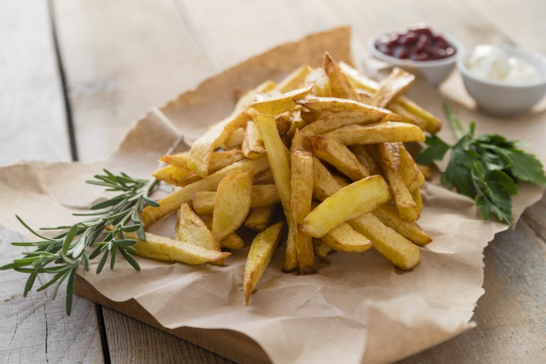 ¿Fanáticos de las papas fritas? Esta ciudad lidera los pedidos por delivery en Chile
