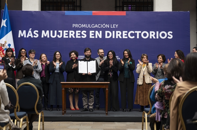 Presidente Gabriel Boric promulga Ley Más Mujeres en Directorios