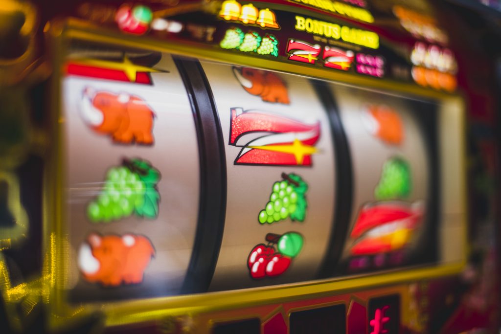 CGR revela masiva irregularidad: funcionarios con licencia médica acudieron a casinos de juego