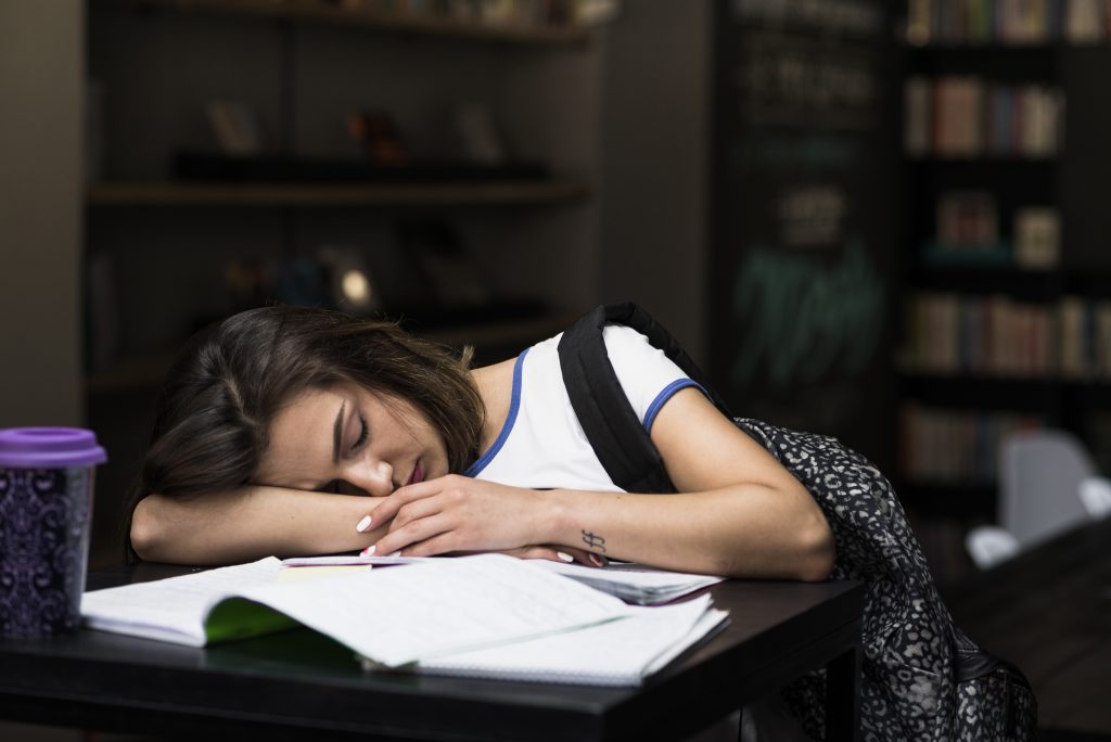 Estudiantes y descanso: cómo lograr hábitos de sueño que mejoren el aprendizaje