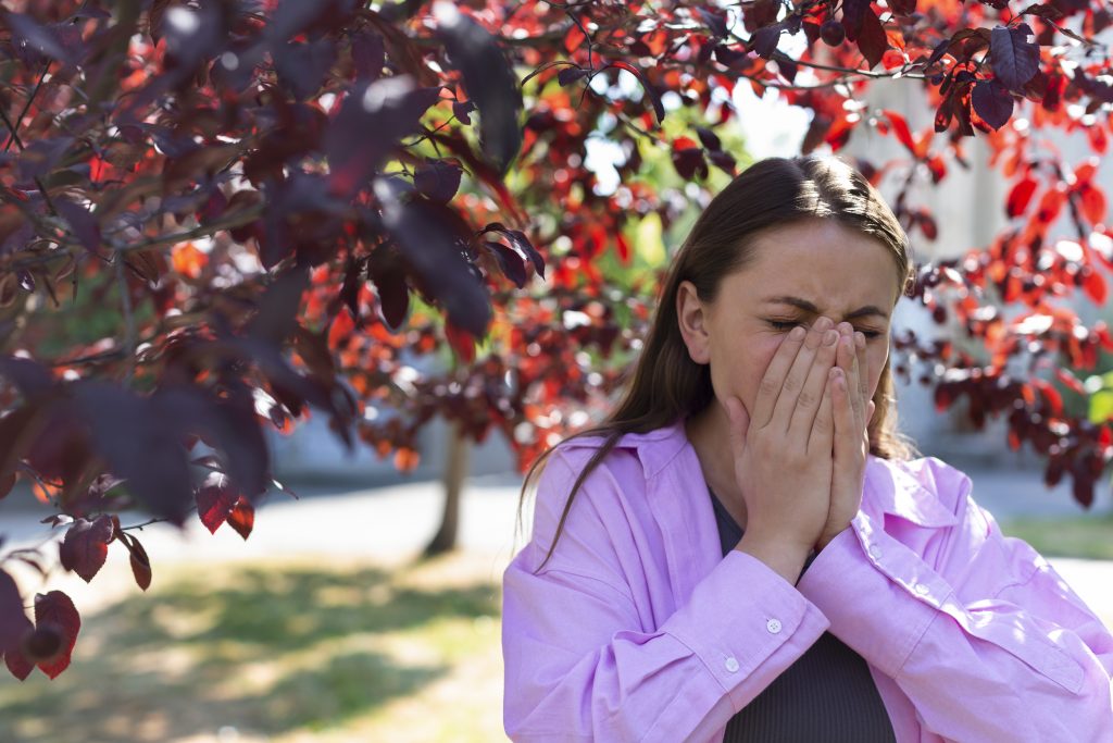 Se acerca la primavera en Chile: aprende cómo prevenir alergias y aliviar sus síntomas