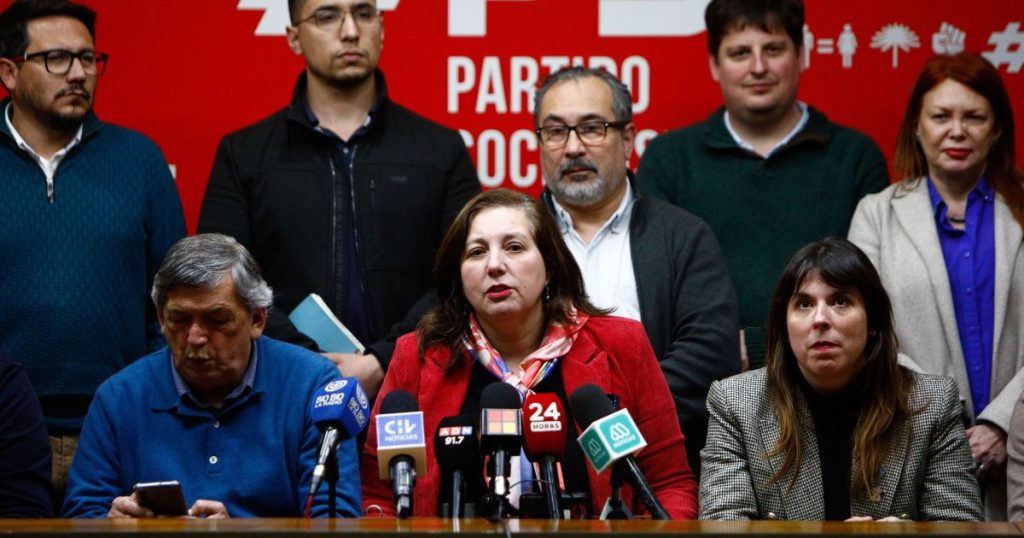 Oficialismo y DC inscriben pacto parlamentario y adelantan nombres que competirán