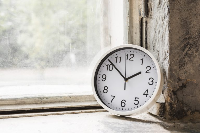 Cambio de hora en niños: ¿cómo ajustar el sueño sin convertir la noche en una batalla?