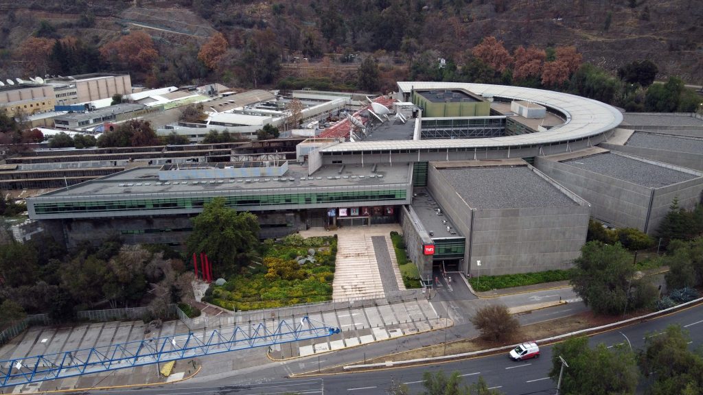 TVN se aprieta el cinturón: Adiós a teleseries y realities por millonarias pérdidas