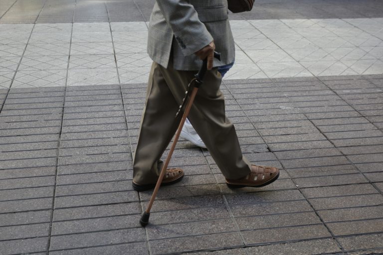 Chile tendrá más adultos mayores que niños desde 2028: nueva ley obligará a las empresas a adaptarse al envejecimiento