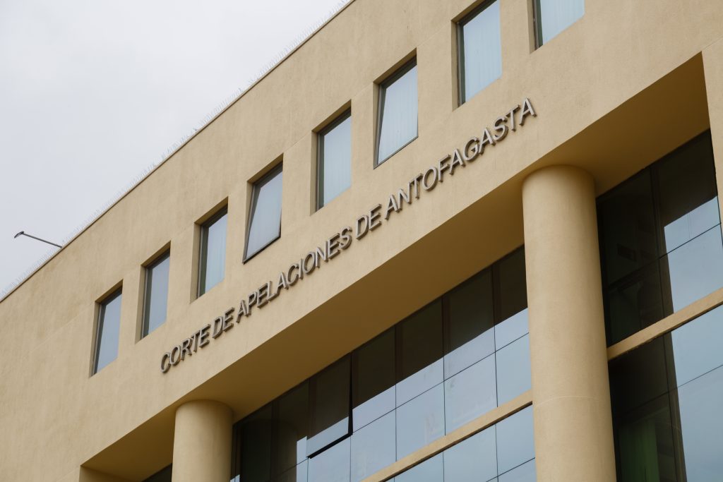 Liberan a seis ex cadetes de Cobreloa imputados por violación grupal por falla de Fiscalía
