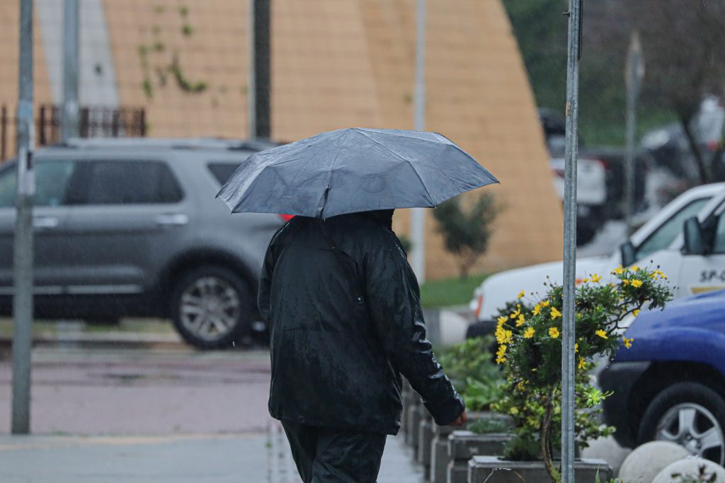 DMC: cuatro regiones bajo aviso por tormentas eléctricas y lluvias