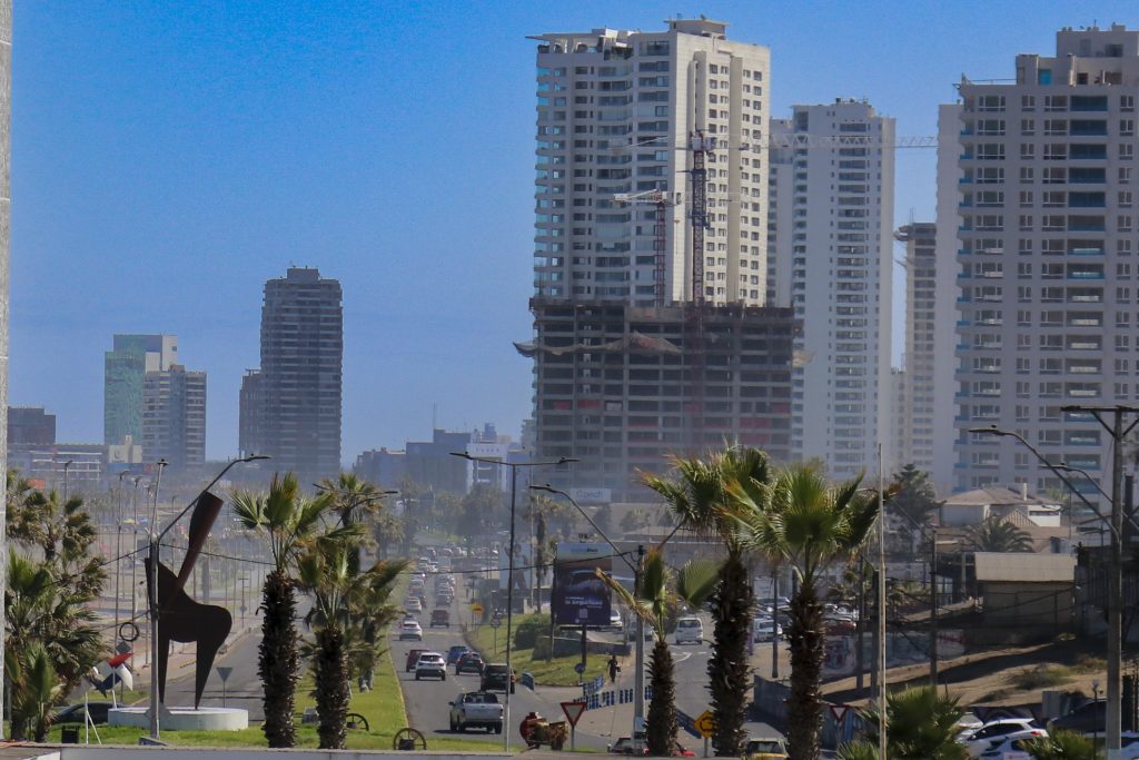 DMC alerta por viento de hasta 90 km/h en dos regiones: fenómeno se mantendrá hasta el domingo
