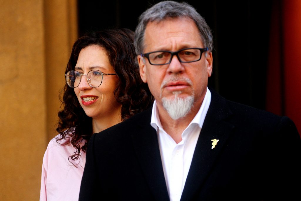 Voceros de Jeannette Jara emplazan a Kast por red de bots: “no se puede seguir haciendo el leso”