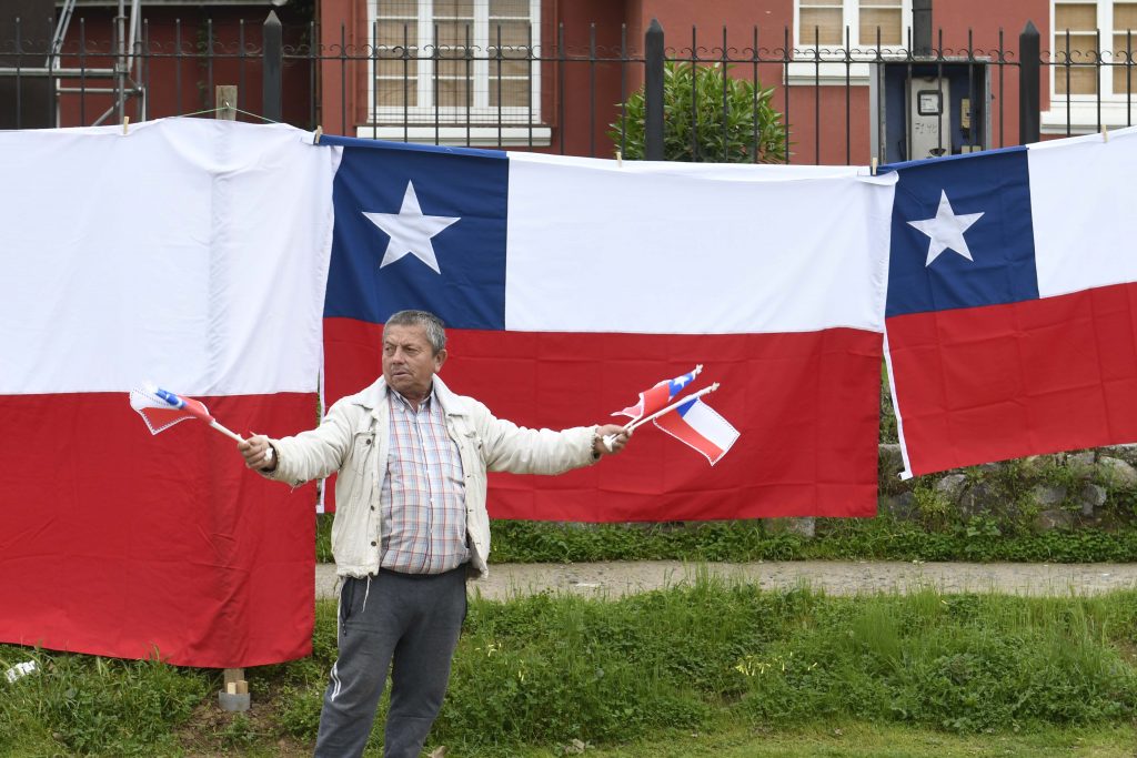 Fiestas Patrias: 52,8% de los chilenos las considera importantes y el gasto estimado será de $132.000