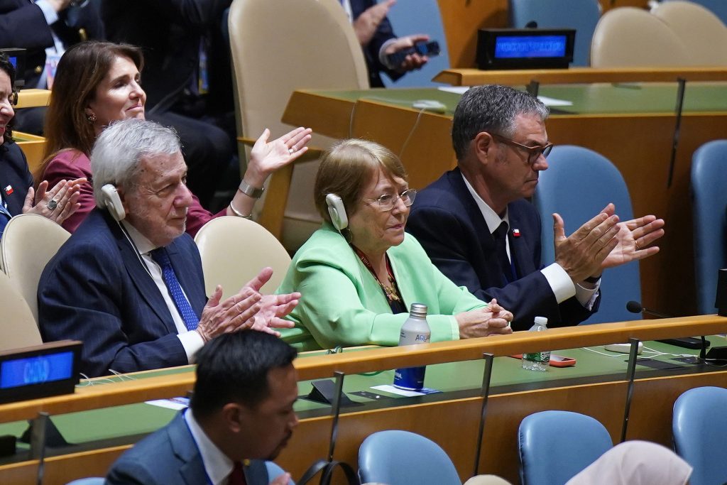 Roberto Ampuero analiza nominación de Bachelet a la ONU y plantea puntos a considerar en el respaldo político