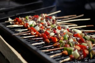 Evita los excesos este 18: Guía de nutrición para unas Fiestas Patrias más saludables