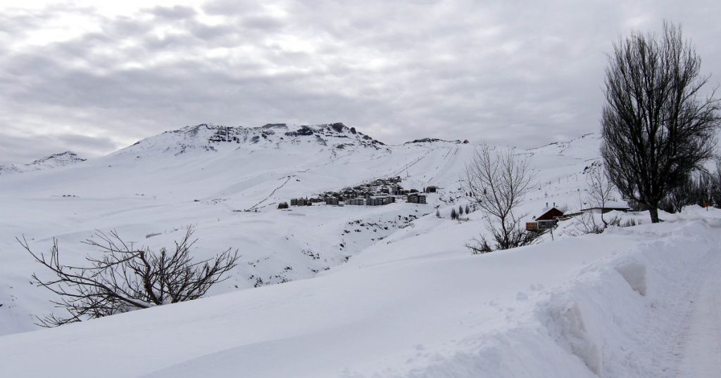 Trece personas quedan atrapadas en Termas Valle de Colina por condiciones climáticas