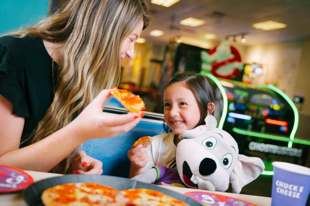 Chuck E. Cheese lanza el Pase Chuck E. Fan: más juegos, más beneficios y más familiar