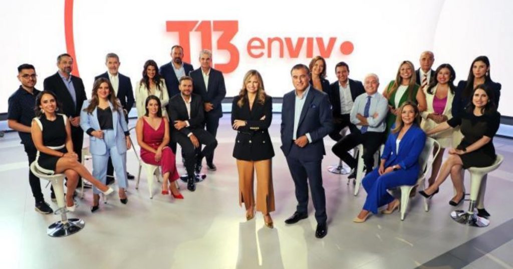 Destacado rostro de Canal 13 llega a reforzar TVN en año electoral: compartirá set con Iván Núñez