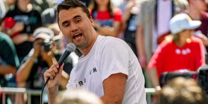 Impacto en EE.UU.: Charlie Kirk muere de un disparo mientras respondía sobre tiroteos