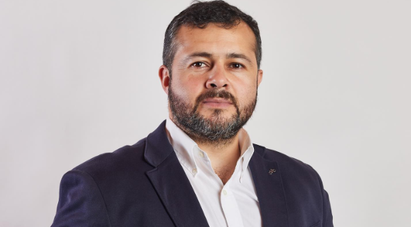 ¡Lo mordió!: funcionario mutila parte de la oreja al alcalde de Melipeuco en evento de Fiestas Patrias