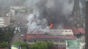 VIDEO | Incendio afecta a histórica iglesia Las Carmelitas en Viña del Mar