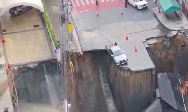 VIDEO | Gigantesco socavón frente a hospital en Bangkok obliga evacuación de pacientes