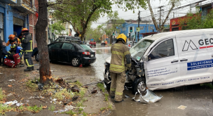 Choque de vehículo con árbol dejó un lesionado en la comuna de Santiago