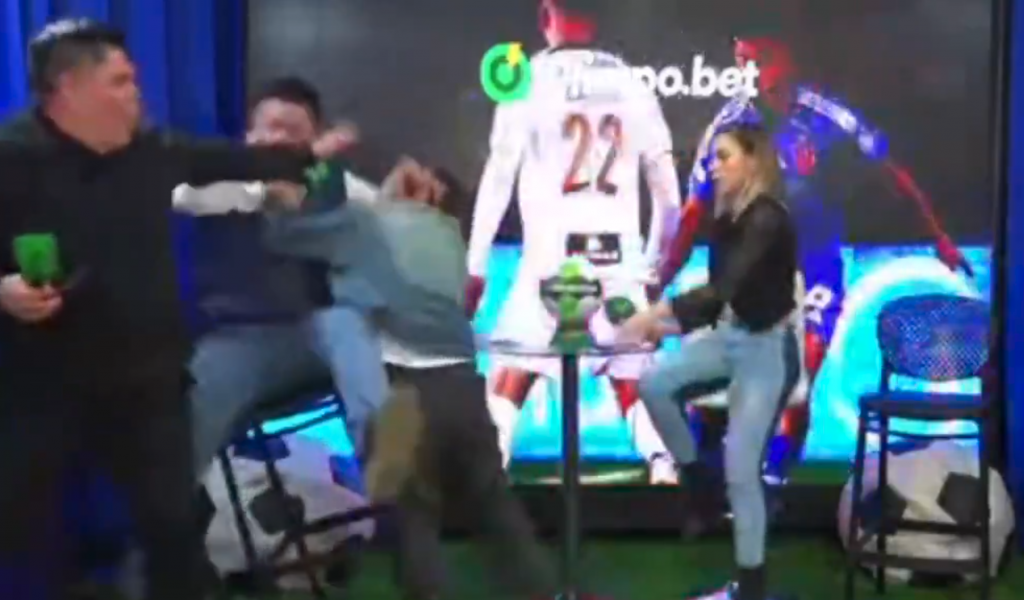 Periodistas peruanos se van a los golpes en vivo tras eliminación de Alianza Lima ante la U. de Chile