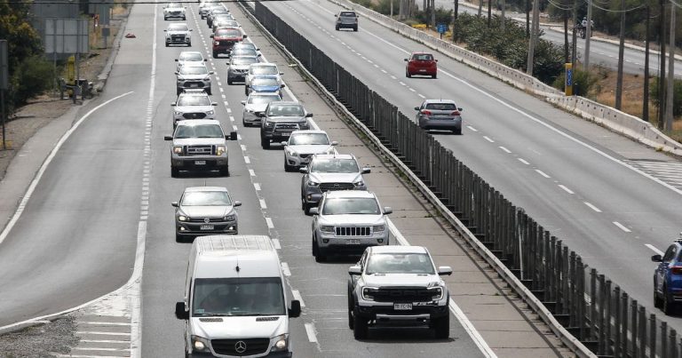 Balance de tránsito fin de semana largo: Siete fallecidos y 357 mil vehículos salieron de la RM