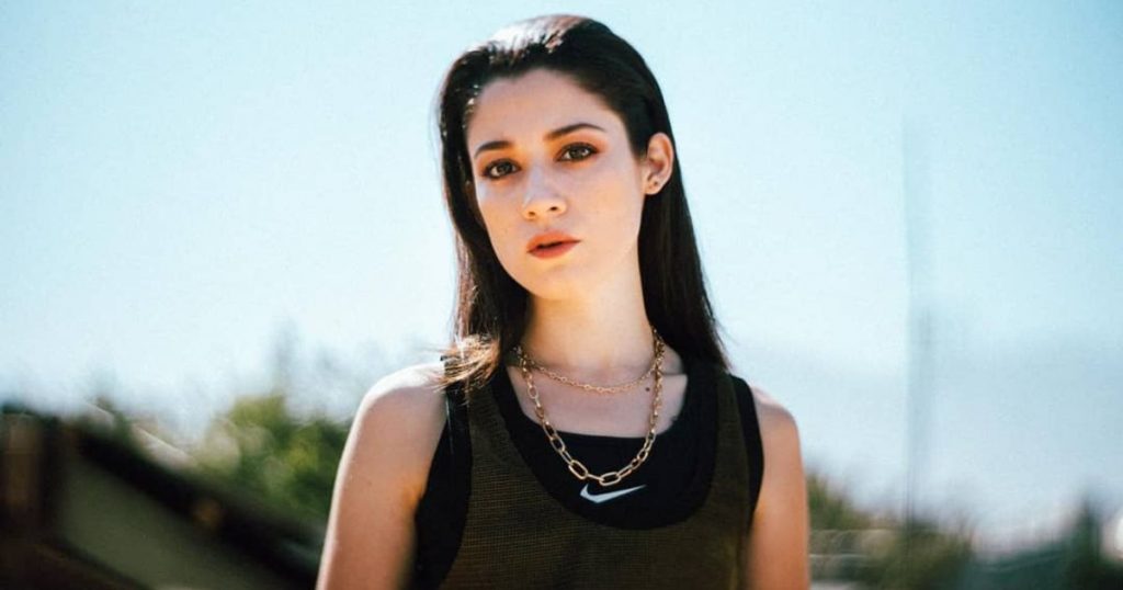 Actriz Fernanda Salazar revela su avanzado embarazo y reflexiona sobre la maternidad