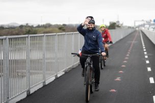 VIDEO | Presidente Boric inició marcha blanca del Puente Industrial del Biobío andando en bicicleta