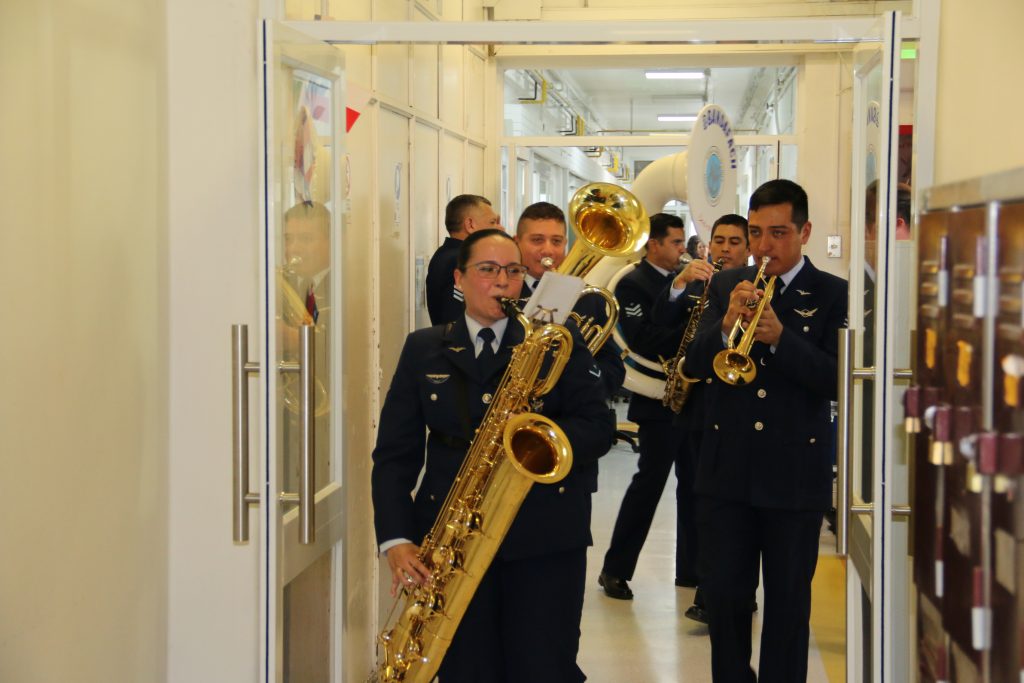 La Dixie Band de la FACH hizo bailar al Hospital de Niños Dr. Roberto del Río en su aniversario N°124