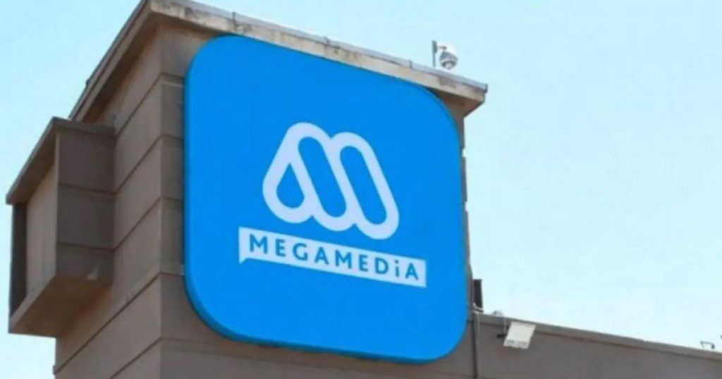 Conductora de Meganoticias se quiebra al comunicar fallecimiento de trabajador