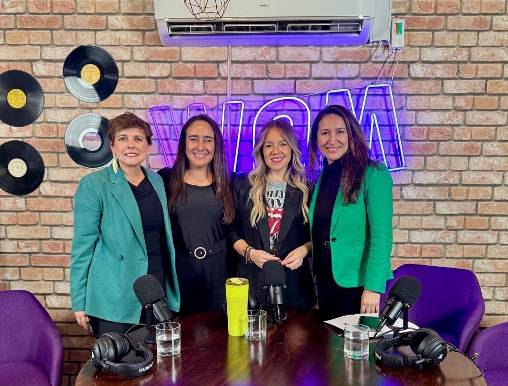 Catalina Droguett da voz al futuro en WOMcast, el nuevo podcast que inspira conversaciones con propósito