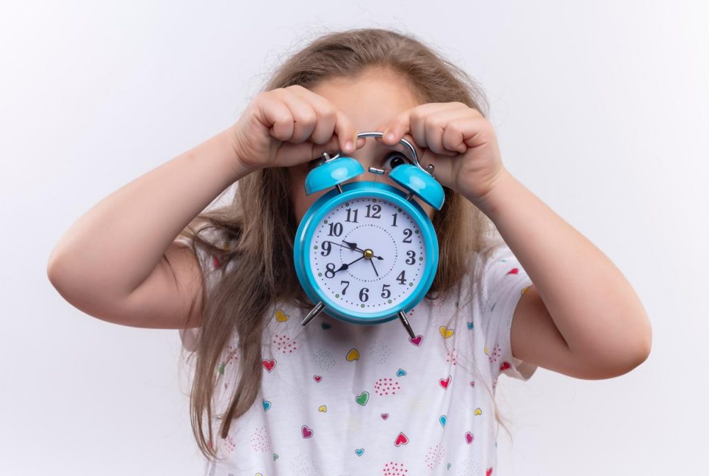 Efectos del cambio de hora en niños: cómo reconocer a tiempo alteraciones en su conducta y ánimo