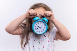 Efectos del cambio de hora en niños: cómo reconocer a tiempo alteraciones en su conducta y ánimo