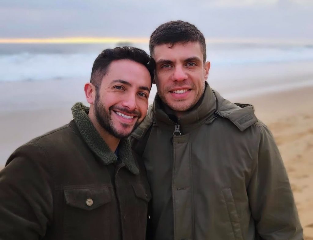 Hugo Valencia comparte emotivo logro junto a su pareja y su perrita