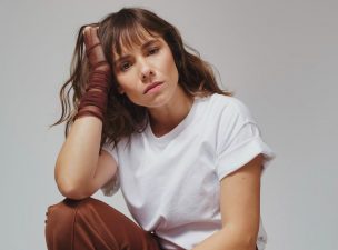 Omegna se adapta a la vida freelance y muestra su lado más consciente con el dinero