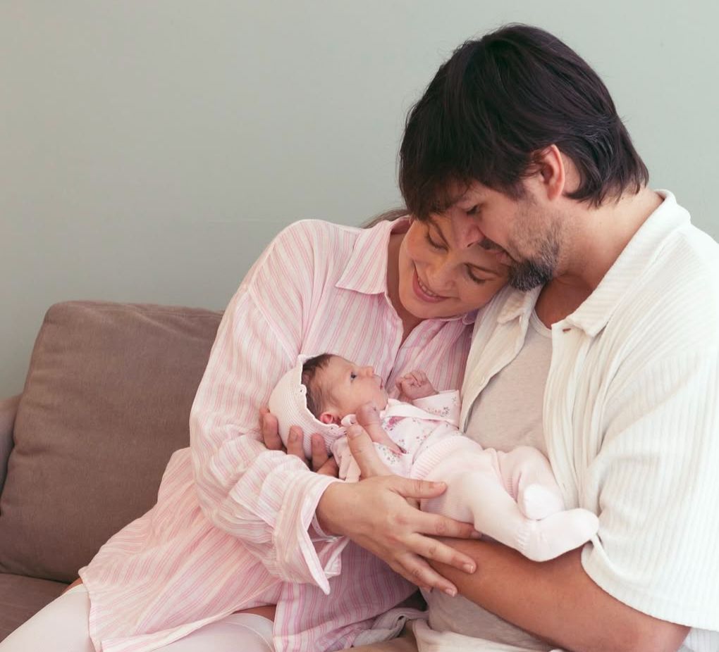 Nació Alegra: La tierna bienvenida de Euge Lemos y Matías Kosznik a su primera hija
